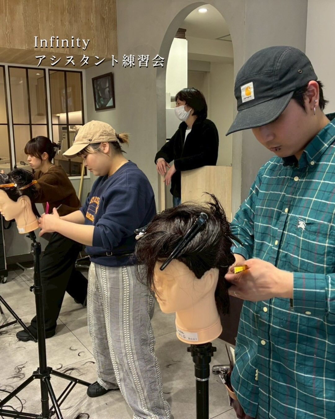 アシスタント練習会の様子✂️